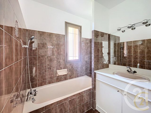 Appartement T2 &agrave; louer - 2 pi&egrave;ces - 42 m2 - Mandelieu La Napoule - 06 - PROVENCE-ALPES-COTE-D-AZUR