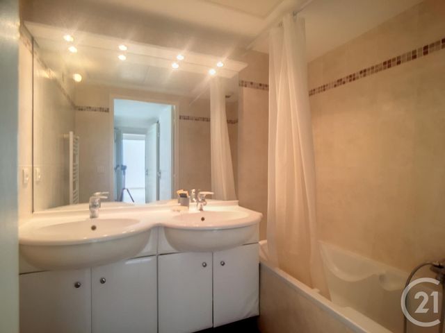 Appartement F3 &agrave; louer - 3 pi&egrave;ces - 60,58 m2 - Cannes La Bocca - 06 - PROVENCE-ALPES-COTE-D-AZUR