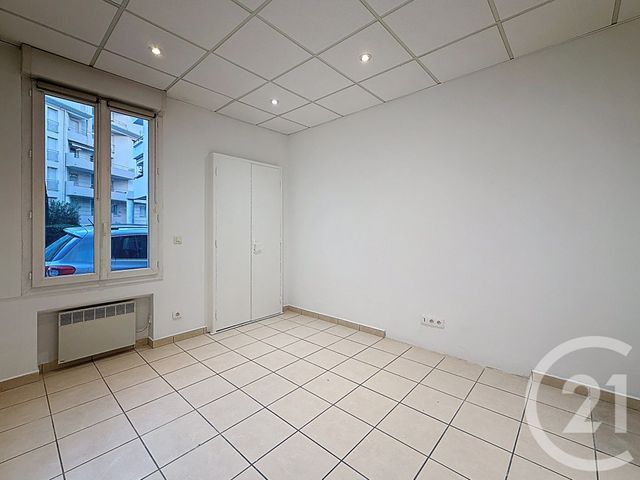 Appartement F4 &agrave; louer - 4 pi&egrave;ces - 77 m2 - 06 - PROVENCE-ALPES-COTE-D-AZUR