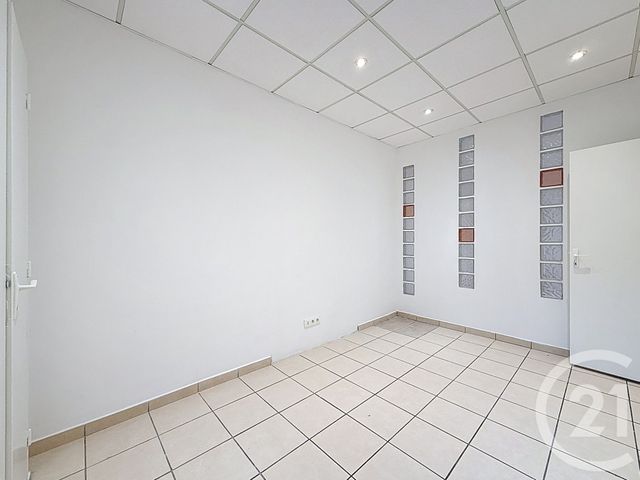 Appartement F4 &agrave; louer - 4 pi&egrave;ces - 77 m2 - 06 - PROVENCE-ALPES-COTE-D-AZUR