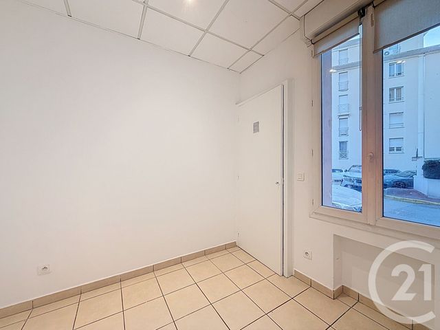 Appartement F4 &agrave; louer - 4 pi&egrave;ces - 77 m2 - 06 - PROVENCE-ALPES-COTE-D-AZUR