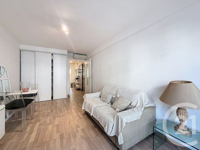 Appartement T2 &agrave; louer - 2 pi&egrave;ces - 44 m2 - Cannes - 06 - PROVENCE-ALPES-COTE-D-AZUR