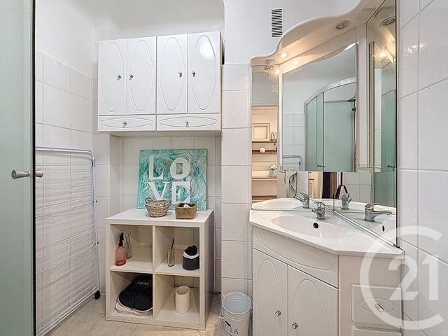 Appartement T2 &agrave; louer - 2 pi&egrave;ces - 44 m2 - Cannes - 06 - PROVENCE-ALPES-COTE-D-AZUR