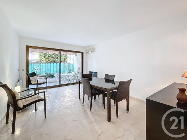 Appartement T2 &agrave; louer - 2 pi&egrave;ces - 41,66 m2 - Cannes - 06 - PROVENCE-ALPES-COTE-D-AZUR