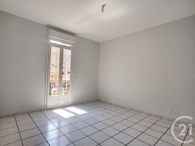 Appartement F4 &agrave; louer - 4 pi&egrave;ces - 86,10 m2 - Cannes La Bocca - 06 - PROVENCE-ALPES-COTE-D-AZUR