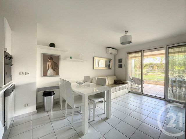 Appartement T2 &agrave; louer - 2 pi&egrave;ces - 37 m2 - Cannes - 06 - PROVENCE-ALPES-COTE-D-AZUR