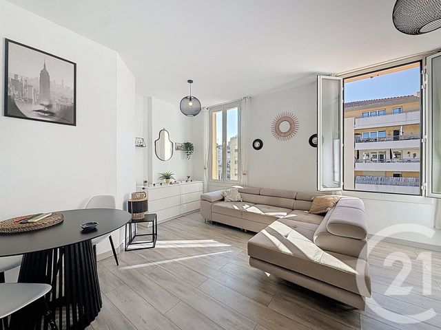 Appartement F3 &agrave; louer - 3 pi&egrave;ces - 45,02 m2 - Cannes - 06 - PROVENCE-ALPES-COTE-D-AZUR