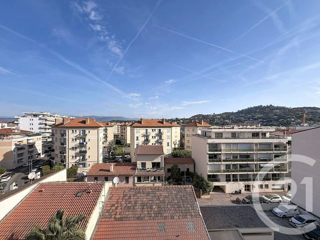 Appartement T4 &agrave; louer - 3 pi&egrave;ces - 76,27 m2 - Cannes La Bocca - 06 - PROVENCE-ALPES-COTE-D-AZUR