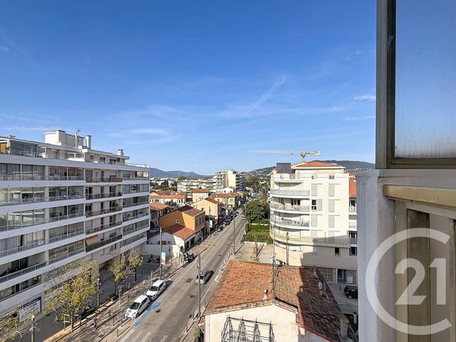 Appartement T4 &agrave; louer - 3 pi&egrave;ces - 76,27 m2 - Cannes La Bocca - 06 - PROVENCE-ALPES-COTE-D-AZUR