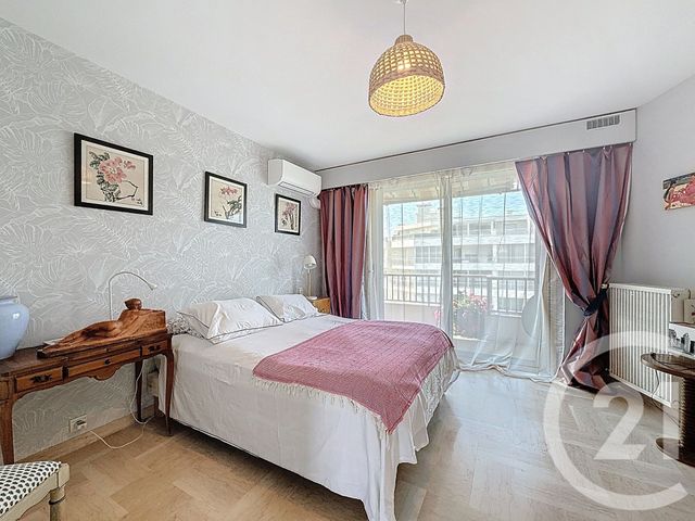 Appartement T4 &agrave; louer - 3 pi&egrave;ces - 76,27 m2 - Cannes La Bocca - 06 - PROVENCE-ALPES-COTE-D-AZUR