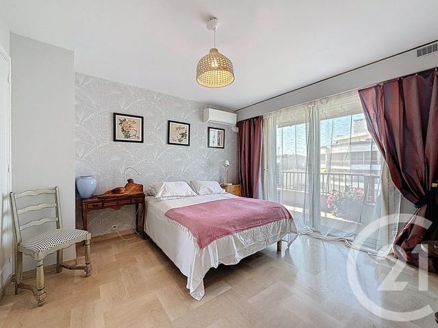 Appartement T4 &agrave; louer - 3 pi&egrave;ces - 76,27 m2 - Cannes La Bocca - 06 - PROVENCE-ALPES-COTE-D-AZUR