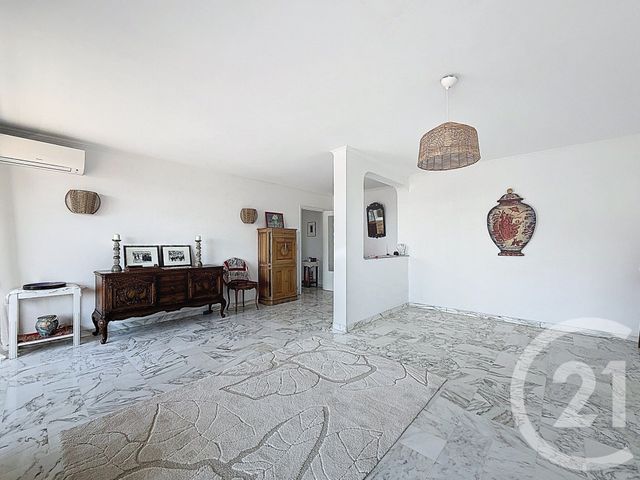 Appartement T4 &agrave; louer - 3 pi&egrave;ces - 76,27 m2 - Cannes La Bocca - 06 - PROVENCE-ALPES-COTE-D-AZUR