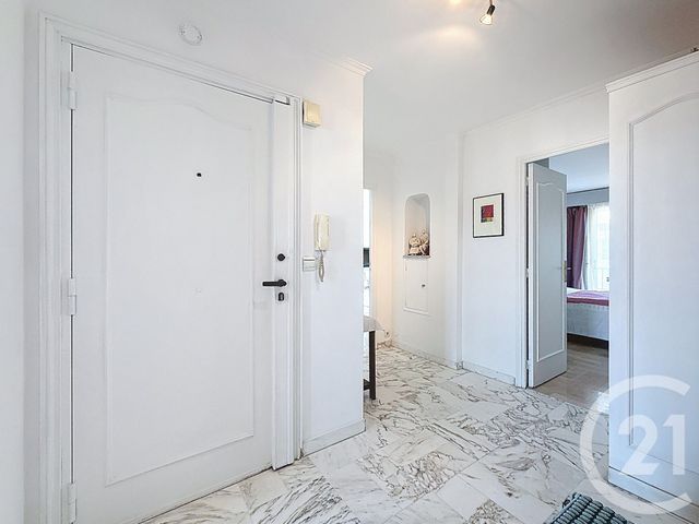 Appartement T4 &agrave; louer - 3 pi&egrave;ces - 76,27 m2 - Cannes La Bocca - 06 - PROVENCE-ALPES-COTE-D-AZUR