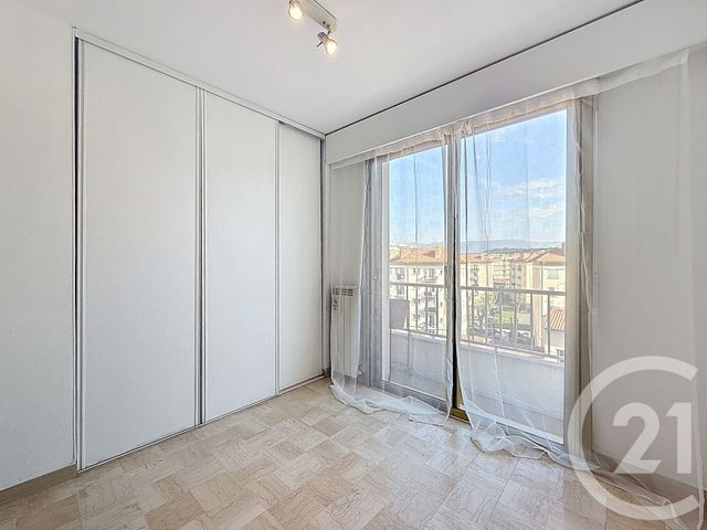 Appartement T4 &agrave; louer - 3 pi&egrave;ces - 76,27 m2 - Cannes La Bocca - 06 - PROVENCE-ALPES-COTE-D-AZUR