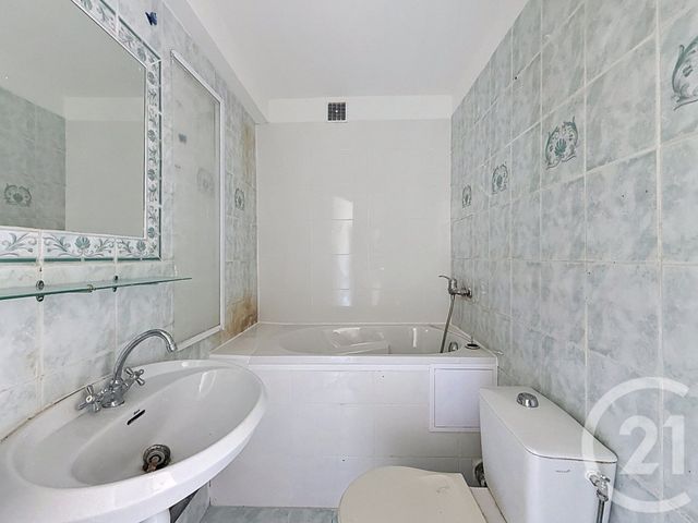 Appartement T2 &agrave; louer - 2 pi&egrave;ces - 42,12 m2 - Le Cannet - 06 - PROVENCE-ALPES-COTE-D-AZUR