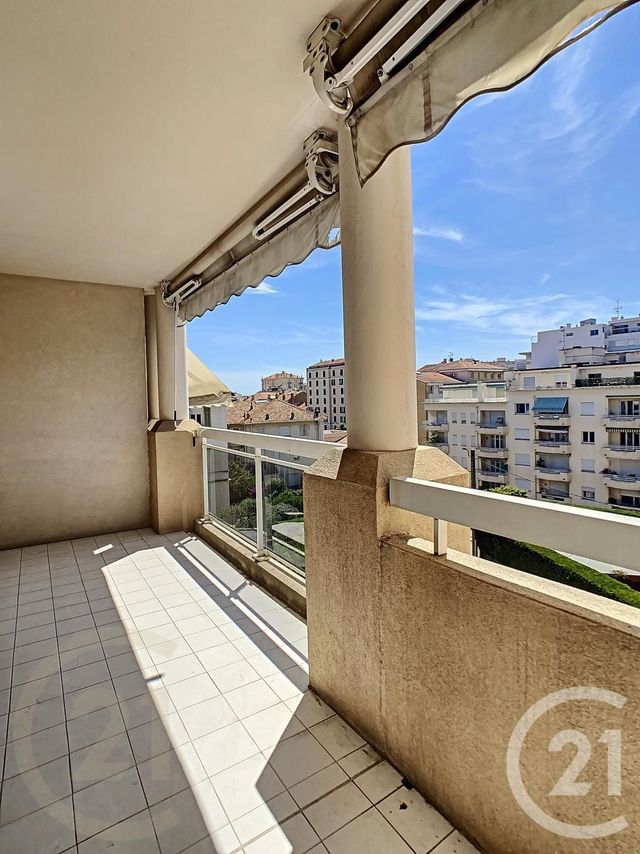 Appartement F3 &agrave; louer - 3 pi&egrave;ces - 69,53 m2 - Cannes - 06 - PROVENCE-ALPES-COTE-D-AZUR