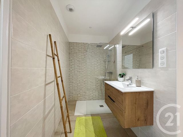 Maison &agrave; louer - 5 pi&egrave;ces - 148,02 m2 - La Roquette Sur Siagne - 06 - PROVENCE-ALPES-COTE-D-AZUR