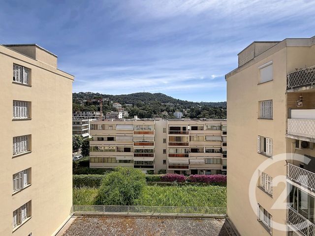 Appartement F4 &agrave; louer - 4 pi&egrave;ces - 65,10 m2 - Le Cannet - 06 - PROVENCE-ALPES-COTE-D-AZUR