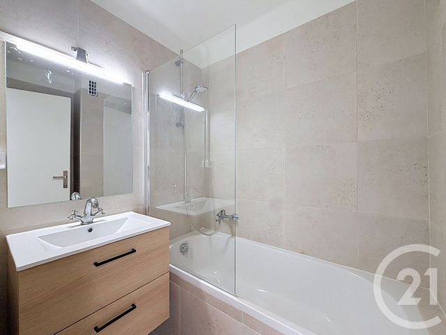 Appartement F4 &agrave; louer - 4 pi&egrave;ces - 65,10 m2 - Le Cannet - 06 - PROVENCE-ALPES-COTE-D-AZUR