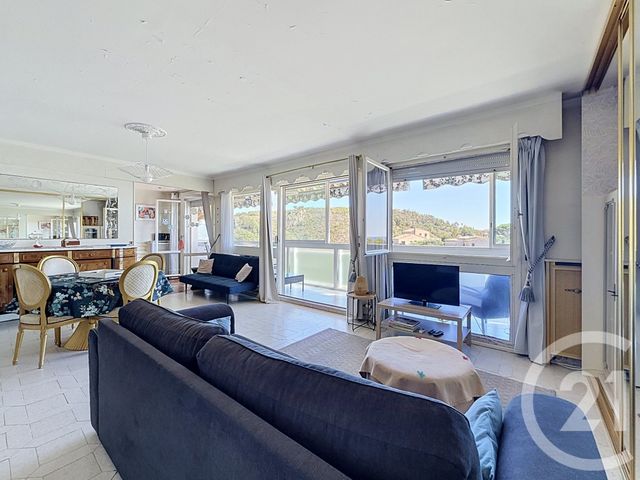 Appartement F2 &agrave; louer - 2 pi&egrave;ces - 67,30 m2 - Le Cannet - 06 - PROVENCE-ALPES-COTE-D-AZUR