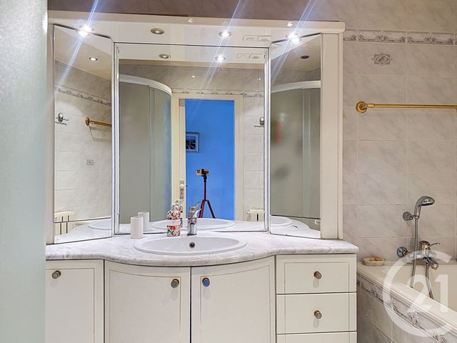 Appartement F2 &agrave; louer - 2 pi&egrave;ces - 67,30 m2 - Le Cannet - 06 - PROVENCE-ALPES-COTE-D-AZUR