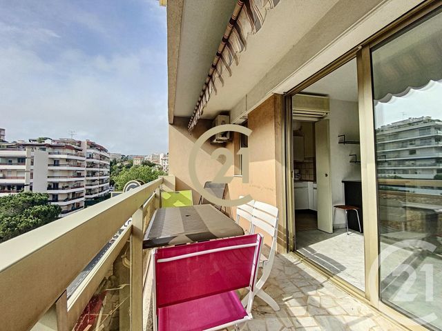 Appartement Studio &agrave; louer - 1 pi&egrave;ce - 28,04 m2 - Cannes - 06 - PROVENCE-ALPES-COTE-D-AZUR