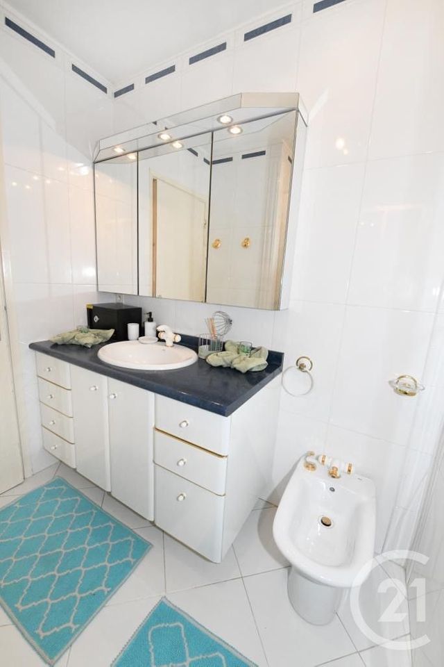 Appartement F2 &agrave; louer - 2 pi&egrave;ces - 57,95 m2 - Cannes - 06 - PROVENCE-ALPES-COTE-D-AZUR