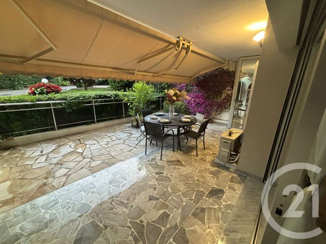 Appartement F2 &agrave; louer - 2 pi&egrave;ces - 57,95 m2 - Cannes - 06 - PROVENCE-ALPES-COTE-D-AZUR
