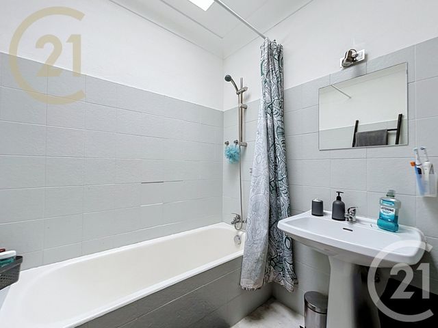 Appartement F4 &agrave; vendre - 4 pi&egrave;ces - 75,90 m2 - Le Cannet - 06 - PROVENCE-ALPES-COTE-D-AZUR