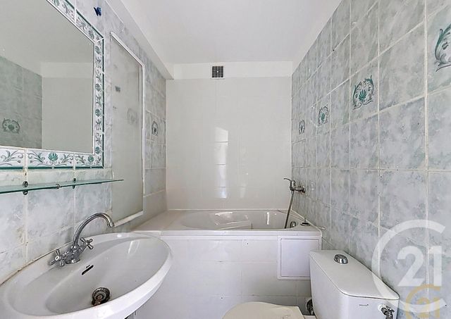 Appartement T2 &agrave; louer - 2 pi&egrave;ces - 42,12 m2 - Le Cannet - 06 - PROVENCE-ALPES-COTE-D-AZUR