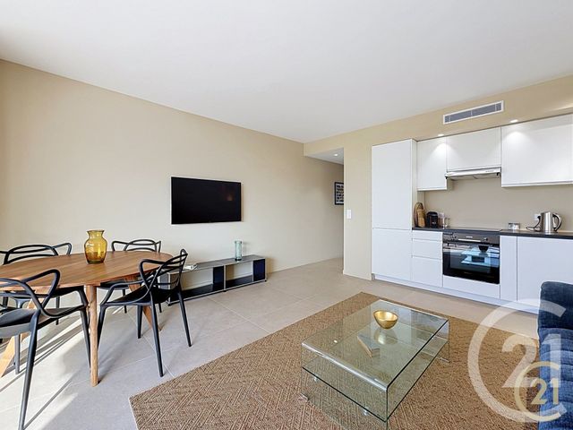Appartement T2 &agrave; louer - 2 pi&egrave;ces - 43 m2 - Cannes - 06 - PROVENCE-ALPES-COTE-D-AZUR