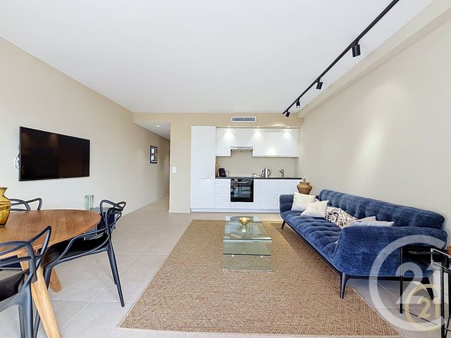 Appartement T2 &agrave; louer - 2 pi&egrave;ces - 43 m2 - Cannes - 06 - PROVENCE-ALPES-COTE-D-AZUR