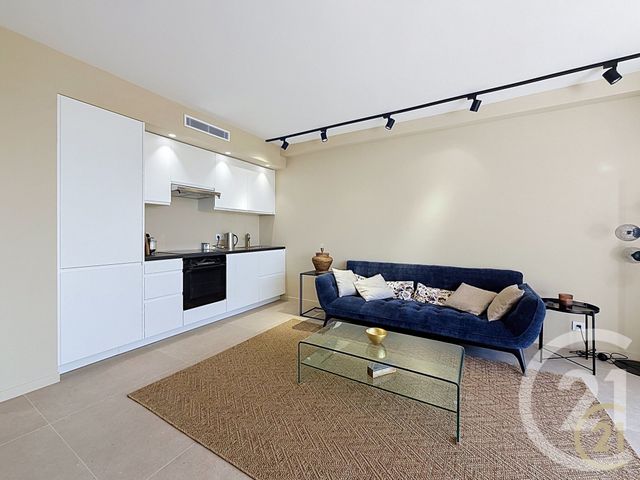 Appartement T2 &agrave; louer - 2 pi&egrave;ces - 43 m2 - Cannes - 06 - PROVENCE-ALPES-COTE-D-AZUR