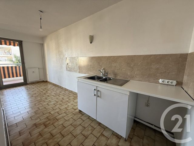 Appartement F2 &agrave; louer - 2 pi&egrave;ces - 51,75 m2 - Cannes La Bocca - 06 - PROVENCE-ALPES-COTE-D-AZUR