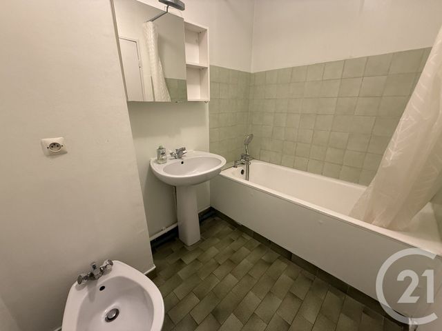 Appartement F2 &agrave; louer - 2 pi&egrave;ces - 51,75 m2 - Cannes La Bocca - 06 - PROVENCE-ALPES-COTE-D-AZUR