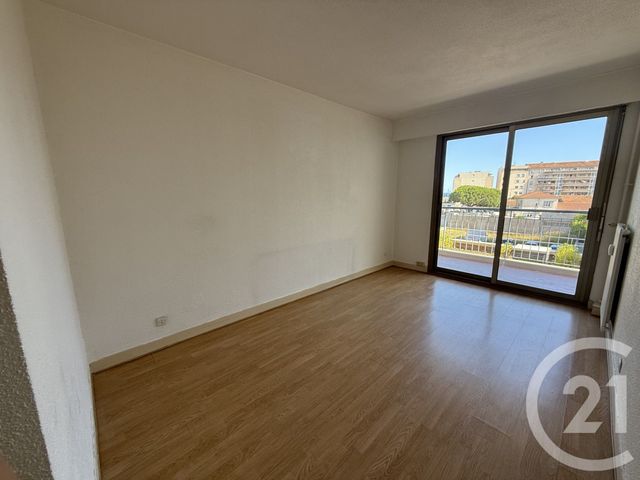 Appartement F2 &agrave; louer - 2 pi&egrave;ces - 51,75 m2 - Cannes La Bocca - 06 - PROVENCE-ALPES-COTE-D-AZUR