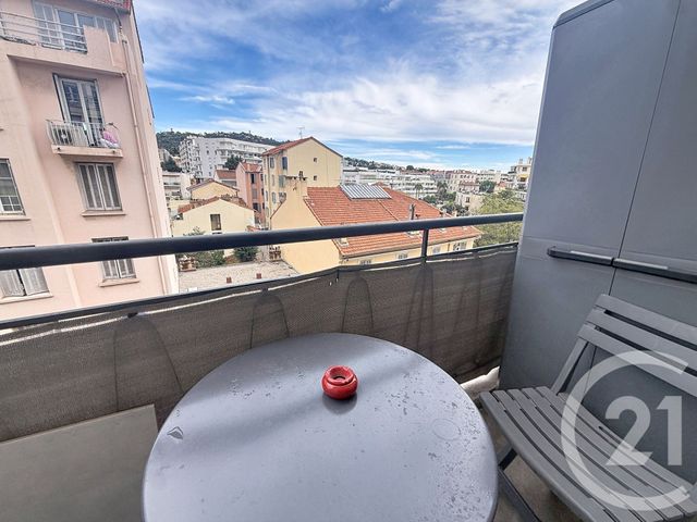Appartement F2 &agrave; louer - 2 pi&egrave;ces - 35 m2 - Cannes - 06 - PROVENCE-ALPES-COTE-D-AZUR