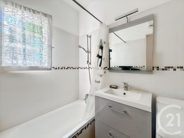 Appartement T3 à vendre - 3 pièces - 40,92 m2 - Bandol - 83 - PROVENCE-ALPES-COTE-D-AZUR