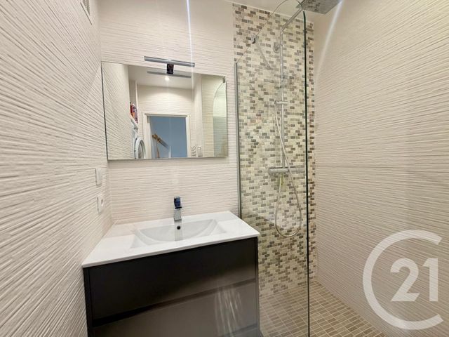 Appartement T2 &agrave; louer - 2 pi&egrave;ces - 34,60 m2 - Bandol - 83 - PROVENCE-ALPES-COTE-D-AZUR