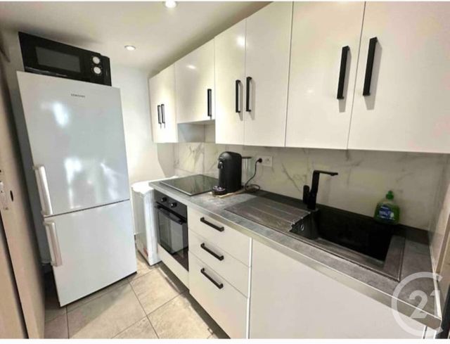 Appartement &agrave; louer - 2 pi&egrave;ces - 30 m2 - Bandol - 83 - PROVENCE-ALPES-COTE-D-AZUR