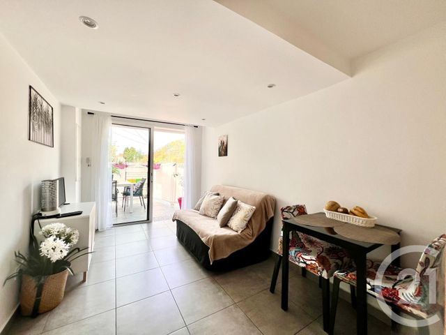 Appartement &agrave; louer - 2 pi&egrave;ces - 30 m2 - Bandol - 83 - PROVENCE-ALPES-COTE-D-AZUR