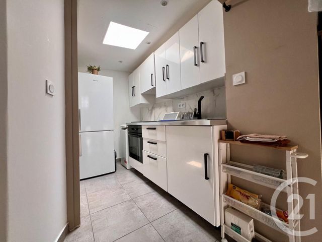 Appartement &agrave; louer - 2 pi&egrave;ces - 30 m2 - Bandol - 83 - PROVENCE-ALPES-COTE-D-AZUR