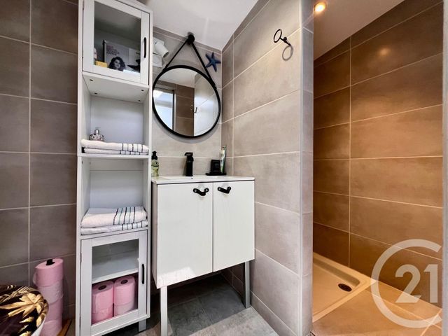 Appartement &agrave; louer - 2 pi&egrave;ces - 30 m2 - Bandol - 83 - PROVENCE-ALPES-COTE-D-AZUR