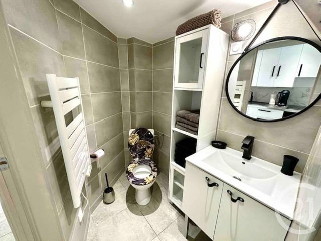 Appartement &agrave; louer - 2 pi&egrave;ces - 30 m2 - Bandol - 83 - PROVENCE-ALPES-COTE-D-AZUR