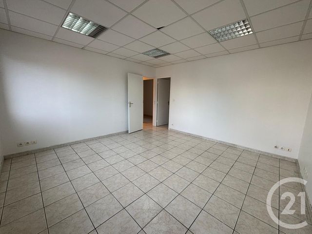 Divers &agrave; louer - 61,70 m2 - Le Mesnil Amelot - 77 - ILE-DE-FRANCE