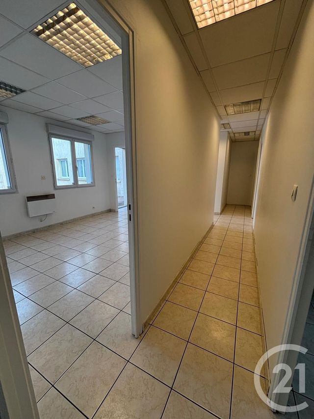 Divers &agrave; louer - 61,70 m2 - Le Mesnil Amelot - 77 - ILE-DE-FRANCE