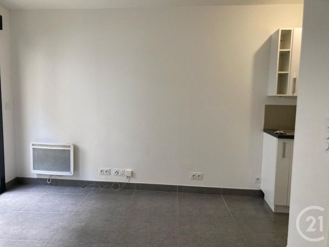 Appartement Studio &agrave; louer - 1 pi&egrave;ce - 17,17 m2 - Meaux - 77 - ILE-DE-FRANCE