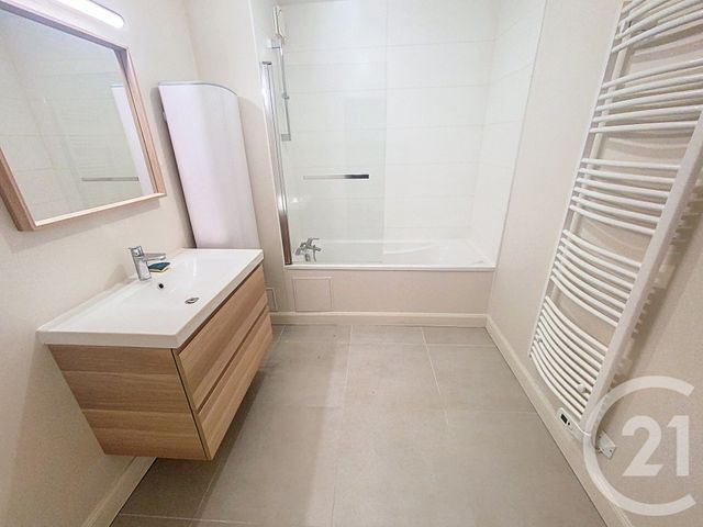 Appartement F3 &agrave; louer - 3 pi&egrave;ces - 64,87 m2 - St Maximin - 60 - PICARDIE