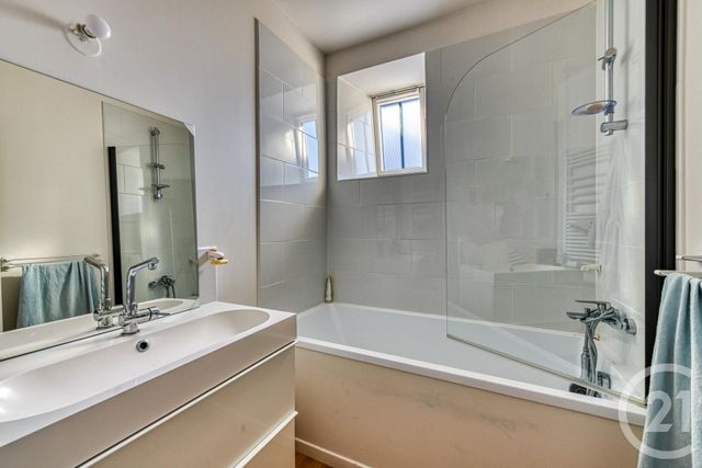 Maison &agrave; louer - 5 pi&egrave;ces - 98,19 m2 - Chantilly - 60 - PICARDIE