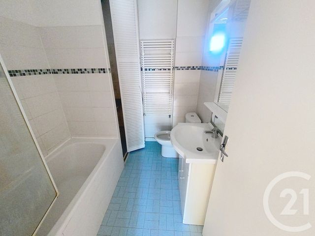 Appartement F3 &agrave; louer - 3 pi&egrave;ces - 58,15 m2 - Chantilly - 60 - PICARDIE